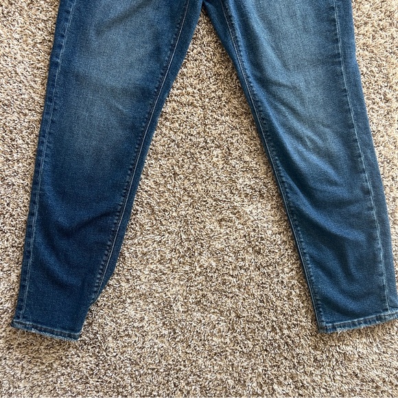 American Eagle Stretch Mom Jean - Size 4 - Picture 5 of 8